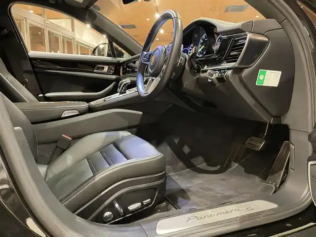 ポルシェ ポルシェ パナメーラ 4 E－ハイブリッド 10イヤーズED 道央・札幌 2020(令2)年 4.4万km ジェットブラック パノラマルーフシステム/BOSEサラウンドサウンド/ソフトクローズドア/PDLSPlus/PASM/純正メモリナビ/サラウンドビューカメラ/本革シート/14Wayコンフォートシート/シートヒーター/パワーテールゲート