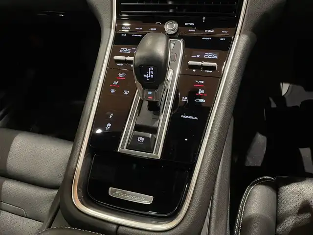 ポルシェ ポルシェ パナメーラ 4 E－ハイブリッド 10イヤーズED 道央・札幌 2020(令2)年 4.4万km ジェットブラック パノラマルーフシステム/BOSEサラウンドサウンド/ソフトクローズドア/PDLSPlus/PASM/純正メモリナビ/サラウンドビューカメラ/本革シート/14Wayコンフォートシート/シートヒーター/パワーテールゲート