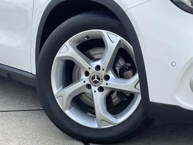 メルセデス・ベンツ ＧＬＡ２２０ 4マチック 東京都 2018(平30)年 4.2万km ポーラホワイト レーダーセーフティパッケージ/サンルーフ/純正ナビ/フルセグTV/Bluetooth接続/バックモニター/電動リアゲート/haman/kardon/ブラインドスポットモニター/レーンキープアシスト/衝突被害軽減ブレーキ/レーダークルーズコントロール/ステアリングスイッチ/ETC/ドライブレコーダー/電動パワーシート/フルオートエアコン/サイドエアバック/カーテンエアバック