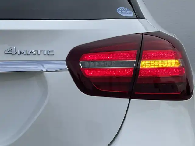 メルセデス・ベンツ ＧＬＡ２２０ 4マチック 東京都 2018(平30)年 4.2万km ポーラホワイト レーダーセーフティパッケージ/サンルーフ/純正ナビ/フルセグTV/Bluetooth接続/バックモニター/電動リアゲート/haman/kardon/ブラインドスポットモニター/レーンキープアシスト/衝突被害軽減ブレーキ/レーダークルーズコントロール/ステアリングスイッチ/ETC/ドライブレコーダー/電動パワーシート/フルオートエアコン/サイドエアバック/カーテンエアバック