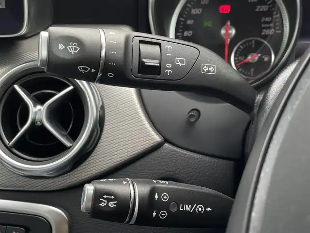 メルセデス・ベンツ ＧＬＡ２２０ 4マチック 東京都 2018(平30)年 4.2万km ポーラホワイト レーダーセーフティパッケージ/サンルーフ/純正ナビ/フルセグTV/Bluetooth接続/バックモニター/電動リアゲート/haman/kardon/ブラインドスポットモニター/レーンキープアシスト/衝突被害軽減ブレーキ/レーダークルーズコントロール/ステアリングスイッチ/ETC/ドライブレコーダー/電動パワーシート/フルオートエアコン/サイドエアバック/カーテンエアバック