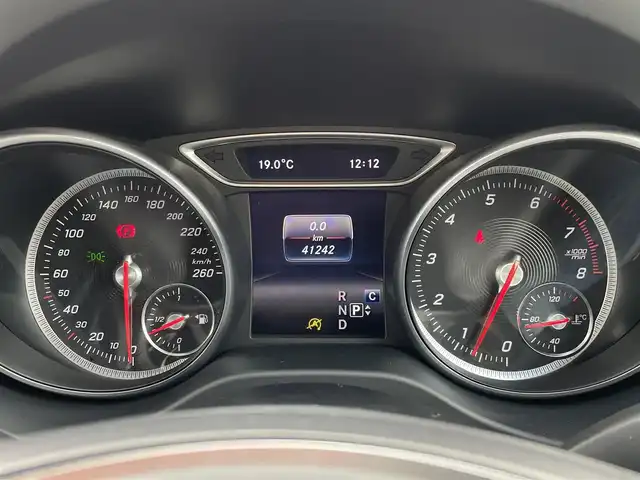 メルセデス・ベンツ ＧＬＡ２２０ 4マチック 東京都 2018(平30)年 4.2万km ポーラホワイト レーダーセーフティパッケージ/サンルーフ/純正ナビ/フルセグTV/Bluetooth接続/バックモニター/電動リアゲート/haman/kardon/ブラインドスポットモニター/レーンキープアシスト/衝突被害軽減ブレーキ/レーダークルーズコントロール/ステアリングスイッチ/ETC/ドライブレコーダー/電動パワーシート/フルオートエアコン/サイドエアバック/カーテンエアバック