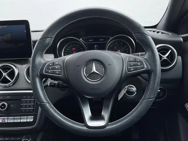 メルセデス・ベンツ ＧＬＡ２２０ 4マチック 東京都 2018(平30)年 4.2万km ポーラホワイト レーダーセーフティパッケージ/サンルーフ/純正ナビ/フルセグTV/Bluetooth接続/バックモニター/電動リアゲート/haman/kardon/ブラインドスポットモニター/レーンキープアシスト/衝突被害軽減ブレーキ/レーダークルーズコントロール/ステアリングスイッチ/ETC/ドライブレコーダー/電動パワーシート/フルオートエアコン/サイドエアバック/カーテンエアバック