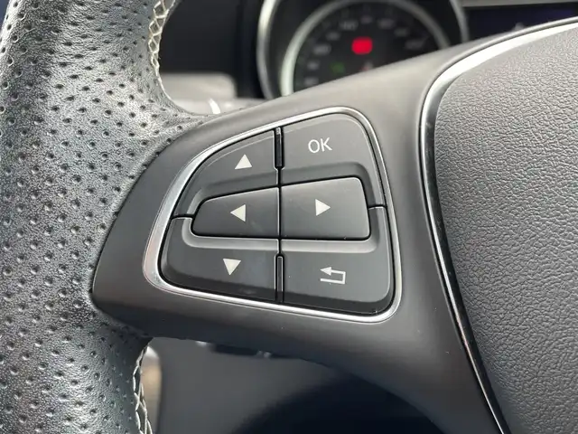 メルセデス・ベンツ ＧＬＡ２２０ 4マチック 東京都 2018(平30)年 4.2万km ポーラホワイト レーダーセーフティパッケージ/サンルーフ/純正ナビ/フルセグTV/Bluetooth接続/バックモニター/電動リアゲート/haman/kardon/ブラインドスポットモニター/レーンキープアシスト/衝突被害軽減ブレーキ/レーダークルーズコントロール/ステアリングスイッチ/ETC/ドライブレコーダー/電動パワーシート/フルオートエアコン/サイドエアバック/カーテンエアバック