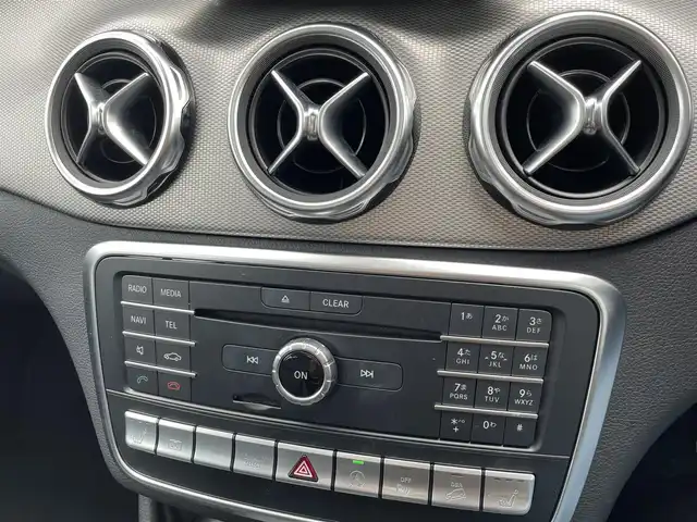 メルセデス・ベンツ ＧＬＡ２２０ 4マチック 東京都 2018(平30)年 4.2万km ポーラホワイト レーダーセーフティパッケージ/サンルーフ/純正ナビ/フルセグTV/Bluetooth接続/バックモニター/電動リアゲート/haman/kardon/ブラインドスポットモニター/レーンキープアシスト/衝突被害軽減ブレーキ/レーダークルーズコントロール/ステアリングスイッチ/ETC/ドライブレコーダー/電動パワーシート/フルオートエアコン/サイドエアバック/カーテンエアバック