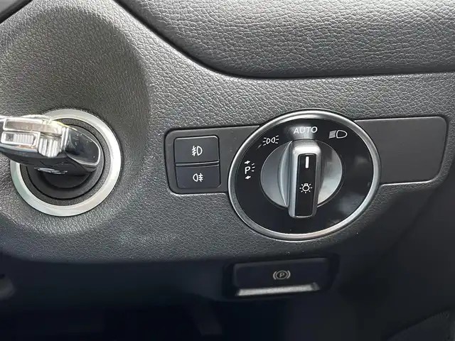 メルセデス・ベンツ ＧＬＡ２２０ 4マチック 東京都 2018(平30)年 4.2万km ポーラホワイト レーダーセーフティパッケージ/サンルーフ/純正ナビ/フルセグTV/Bluetooth接続/バックモニター/電動リアゲート/haman/kardon/ブラインドスポットモニター/レーンキープアシスト/衝突被害軽減ブレーキ/レーダークルーズコントロール/ステアリングスイッチ/ETC/ドライブレコーダー/電動パワーシート/フルオートエアコン/サイドエアバック/カーテンエアバック