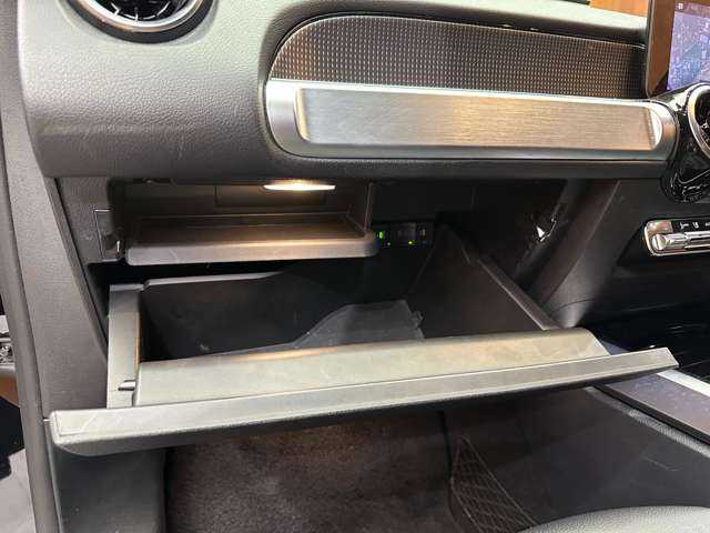 メルセデス・ベンツ ＧＬＢ２００ｄ 千葉県 2020(令2)年 3.5万km オブシディアンブラック ワンオーナー/パノラマＳＲ　/純正ナビ　/３６０°カメラ　/ＡＣＣ　/シートヒーター　/パワーシート　/ＬＥＤヘッドライト　/電動リアゲート　/Ｐアシスト