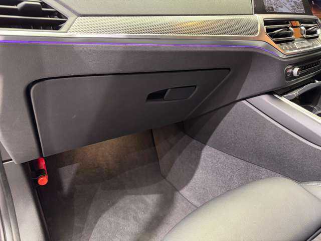 ＢＭＷ ３３０ｉ Mスポーツ 千葉県 2019(平31)年 2.6万km 黒 イノベーションパッケージ　/コンフォートパッケージ　/ファストトラックパッケージ　/ヘッドアップディスプレイ　/ＡＣＣ　/３６０°カメラ　/ＡｐｐｌｅＣａｒＰｌａｙ