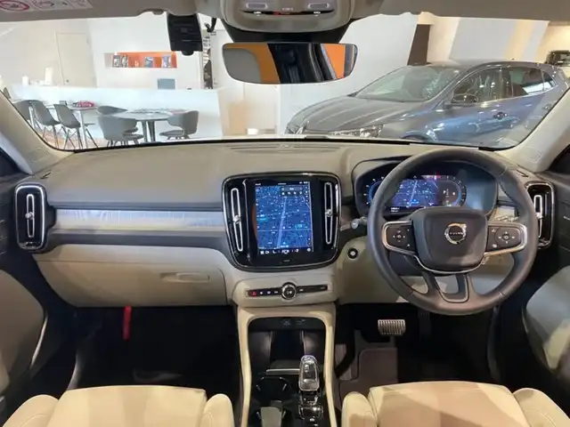 ボルボ ボルボ ＸＣ４０ ウルトラ B4 AWD 道央・札幌 2024(令6)年 0.4万km ベージュ Googleナビ/USB/Bluetooth/360°カメラ/ワイヤレスチャージング/harman/kardonサラウンド/ステアリングヒーター/本革シート/シートヒーター/ACC/BLIS/LKA/CTA/パイロットアシスト/オレフォス社製クリスタルシフトノブ/ピクセルLEDヘッドライト/パワーテールゲート/純正ドライブレコーダー