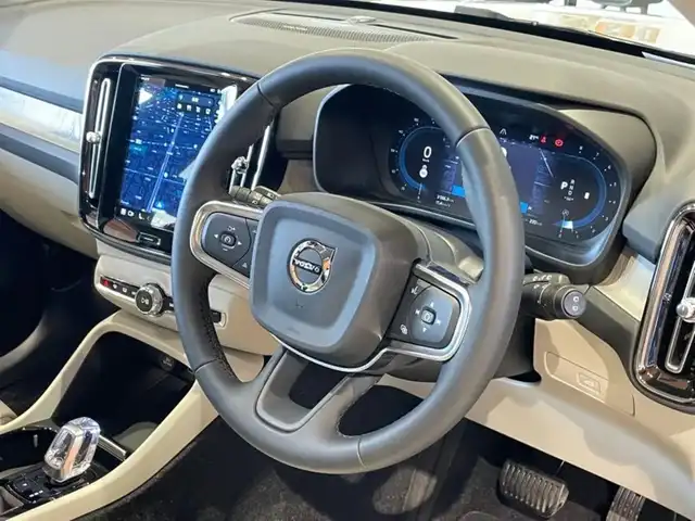 ボルボ ボルボ ＸＣ４０ ウルトラ B4 AWD 道央・札幌 2024(令6)年 0.4万km ベージュ Googleナビ/USB/Bluetooth/360°カメラ/ワイヤレスチャージング/harman/kardonサラウンド/ステアリングヒーター/本革シート/シートヒーター/ACC/BLIS/LKA/CTA/パイロットアシスト/オレフォス社製クリスタルシフトノブ/ピクセルLEDヘッドライト/パワーテールゲート/純正ドライブレコーダー