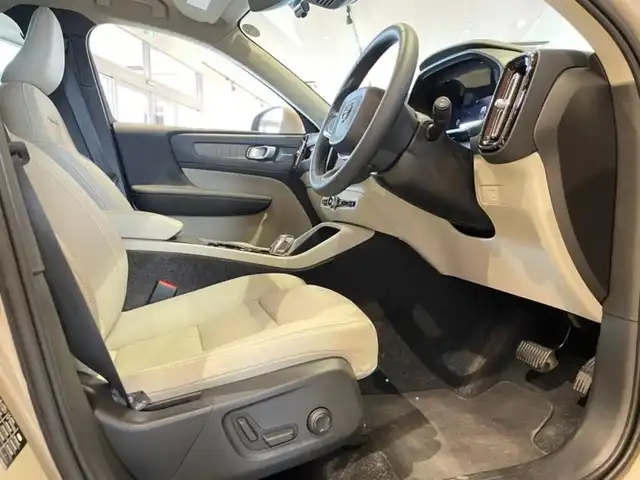 ボルボ ボルボ ＸＣ４０ ウルトラ B4 AWD 道央・札幌 2024(令6)年 0.4万km ベージュ Googleナビ/USB/Bluetooth/360°カメラ/ワイヤレスチャージング/harman/kardonサラウンド/ステアリングヒーター/本革シート/シートヒーター/ACC/BLIS/LKA/CTA/パイロットアシスト/オレフォス社製クリスタルシフトノブ/ピクセルLEDヘッドライト/パワーテールゲート/純正ドライブレコーダー
