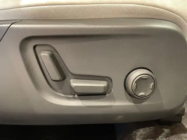 ボルボ ボルボ ＸＣ４０ ウルトラ B4 AWD 道央・札幌 2024(令6)年 0.4万km ベージュ Googleナビ/USB/Bluetooth/360°カメラ/ワイヤレスチャージング/harman/kardonサラウンド/ステアリングヒーター/本革シート/シートヒーター/ACC/BLIS/LKA/CTA/パイロットアシスト/オレフォス社製クリスタルシフトノブ/ピクセルLEDヘッドライト/パワーテールゲート/純正ドライブレコーダー