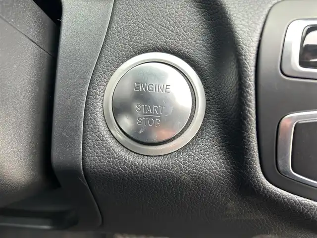 メルセデス・ベンツ Ｃ１８０ アバンギャルド AMGライン 石川県 2014(平26)年 4.9万km 黒 純正ナビ/フルセグTV/バックカメラ/ETC/アダプティブクルーズコントロール/パワーシート/アンチロック・ブレーキ・システム/衝突被害軽減システム/横滑り防止装置/前後コーナーセンサー/レーンキープアシスト/パーキングアシスト/盗難防止装置/オートマチックハイビーム/LEDヘッドライ/純正アルミホイール/スマートキー