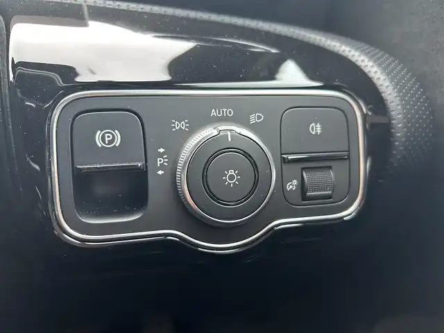 メルセデス・ベンツ Ｍ・ベンツ Ａ２００ｄ AMGライン 埼玉県 2019(令1)年 1.9万km 白 ワンオーナー /ACC /黒半革シート /純正ナビ /アドバンスドパッケージ /レーダーセーフティーパッケージ /全周囲カメラ /前席シートヒータ― /アドバンスドサウンド /HUD /BSM /ドライブレコーダー /ETC /純正18インチアルミホイール