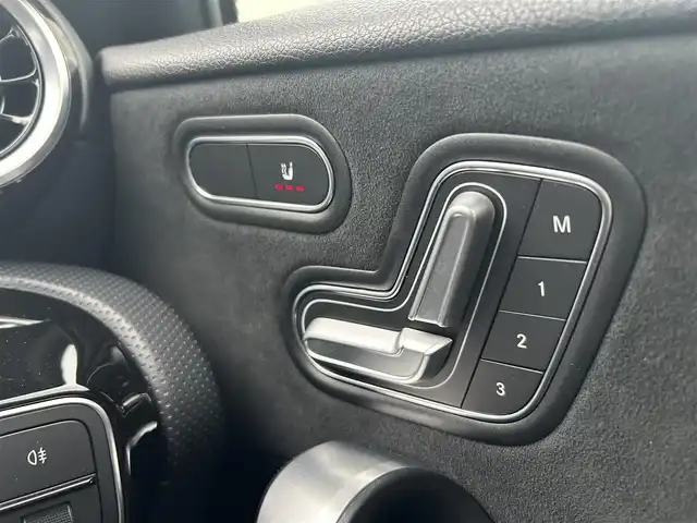 メルセデス・ベンツ Ｍ・ベンツ Ａ２００ｄ AMGライン 埼玉県 2019(令1)年 1.9万km 白 ワンオーナー /ACC /黒半革シート /純正ナビ /アドバンスドパッケージ /レーダーセーフティーパッケージ /全周囲カメラ /前席シートヒータ― /アドバンスドサウンド /HUD /BSM /ドライブレコーダー /ETC /純正18インチアルミホイール