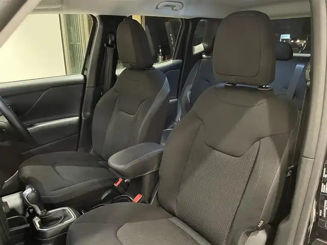 クライスラー・ジープ ジープ レネゲード ナイトイーグル 愛知県 2018(平30)年 4.1万km 黒 Ｕｃｏｎｎｅｃｔディスプレイオーディオ　/Ｂｅａｔｓサウンド　/Ｂｌｕｅｔｏｏｔｈ　/バックカメラ　/ＡｐｐｌｅＣａｒＰｌａｙ　/パーキングセンサー　/クルーズコントロール　/セーフティドライブアシスト/レーンキープアシスト/ブラインドスポットモニター/ＥＴＣ/プッシュスタート/ウィンカーミラー/アイドリングストップ