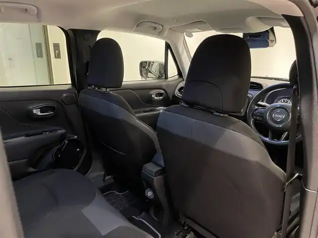 クライスラー・ジープ ジープ レネゲード ナイトイーグル 愛知県 2018(平30)年 4.1万km 黒 Ｕｃｏｎｎｅｃｔディスプレイオーディオ　/Ｂｅａｔｓサウンド　/Ｂｌｕｅｔｏｏｔｈ　/バックカメラ　/ＡｐｐｌｅＣａｒＰｌａｙ　/パーキングセンサー　/クルーズコントロール　/セーフティドライブアシスト/レーンキープアシスト/ブラインドスポットモニター/ＥＴＣ/プッシュスタート/ウィンカーミラー/アイドリングストップ