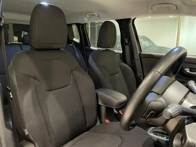 クライスラー・ジープ ジープ レネゲード ナイトイーグル 愛知県 2018(平30)年 4.1万km 黒 Ｕｃｏｎｎｅｃｔディスプレイオーディオ　/Ｂｅａｔｓサウンド　/Ｂｌｕｅｔｏｏｔｈ　/バックカメラ　/ＡｐｐｌｅＣａｒＰｌａｙ　/パーキングセンサー　/クルーズコントロール　/セーフティドライブアシスト/レーンキープアシスト/ブラインドスポットモニター/ＥＴＣ/プッシュスタート/ウィンカーミラー/アイドリングストップ