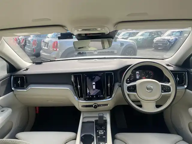 ボルボ ボルボ Ｖ６０ クロスカントリー B5 AWD 栃木県 2022(令4)年 3.1万km 白 純正ナビ（BT/フルセグ/AppleCarPlay)/全方位カメラ/全席シートヒーター/パーキングアシスト/D/N席パワーシート/アクティブベンディングライト/パワーバックドア/ブラインドストップモニター/レーンキープアシスト/前後ドライブレコーダー/ETC2.0