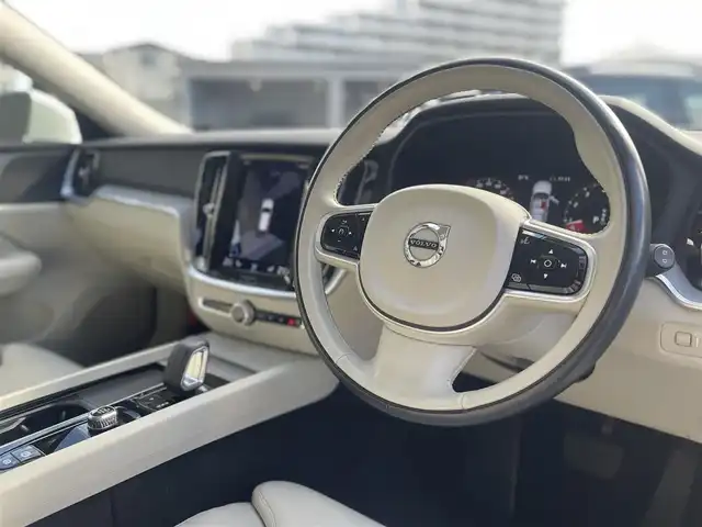 ボルボ ボルボ Ｖ６０ クロスカントリー B5 AWD 栃木県 2022(令4)年 3.1万km 白 純正ナビ（BT/フルセグ/AppleCarPlay)/全方位カメラ/全席シートヒーター/パーキングアシスト/D/N席パワーシート/アクティブベンディングライト/パワーバックドア/ブラインドストップモニター/レーンキープアシスト/前後ドライブレコーダー/ETC2.0
