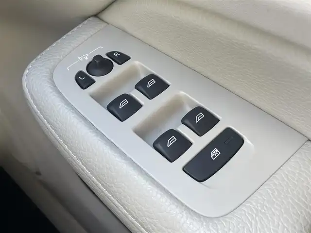 ボルボ ボルボ Ｖ６０ クロスカントリー B5 AWD 栃木県 2022(令4)年 3.1万km 白 純正ナビ（BT/フルセグ/AppleCarPlay)/全方位カメラ/全席シートヒーター/パーキングアシスト/D/N席パワーシート/アクティブベンディングライト/パワーバックドア/ブラインドストップモニター/レーンキープアシスト/前後ドライブレコーダー/ETC2.0