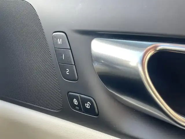 ボルボ ボルボ Ｖ６０ クロスカントリー B5 AWD 栃木県 2022(令4)年 3.1万km 白 純正ナビ（BT/フルセグ/AppleCarPlay)/全方位カメラ/全席シートヒーター/パーキングアシスト/D/N席パワーシート/アクティブベンディングライト/パワーバックドア/ブラインドストップモニター/レーンキープアシスト/前後ドライブレコーダー/ETC2.0