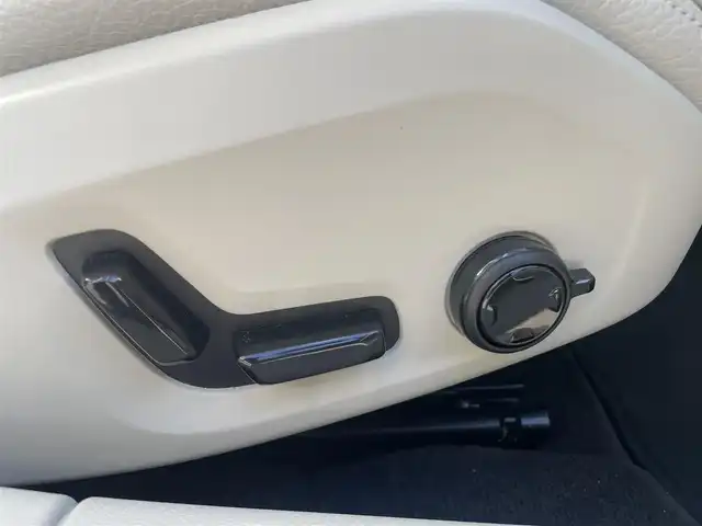 ボルボ ボルボ Ｖ６０ クロスカントリー B5 AWD 栃木県 2022(令4)年 3.1万km 白 純正ナビ（BT/フルセグ/AppleCarPlay)/全方位カメラ/全席シートヒーター/パーキングアシスト/D/N席パワーシート/アクティブベンディングライト/パワーバックドア/ブラインドストップモニター/レーンキープアシスト/前後ドライブレコーダー/ETC2.0