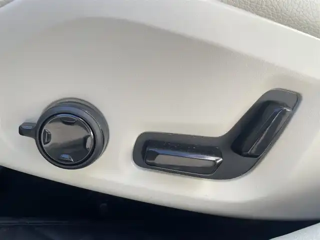 ボルボ ボルボ Ｖ６０ クロスカントリー B5 AWD 栃木県 2022(令4)年 3.1万km 白 純正ナビ（BT/フルセグ/AppleCarPlay)/全方位カメラ/全席シートヒーター/パーキングアシスト/D/N席パワーシート/アクティブベンディングライト/パワーバックドア/ブラインドストップモニター/レーンキープアシスト/前後ドライブレコーダー/ETC2.0