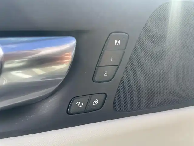 ボルボ ボルボ Ｖ６０ クロスカントリー B5 AWD 栃木県 2022(令4)年 3.1万km 白 純正ナビ（BT/フルセグ/AppleCarPlay)/全方位カメラ/全席シートヒーター/パーキングアシスト/D/N席パワーシート/アクティブベンディングライト/パワーバックドア/ブラインドストップモニター/レーンキープアシスト/前後ドライブレコーダー/ETC2.0