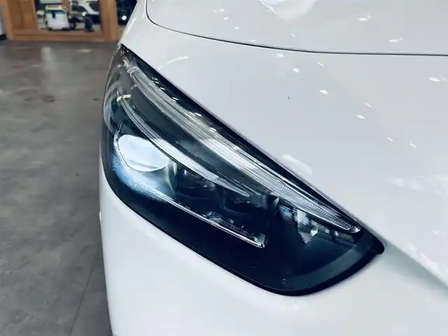 メルセデス・ベンツ Ｂ１８０ AMGライン 大阪府 2019(令1)年 1.5万km ポーラホワイト レザーエクスクルーシブP/アドバンスドP/レーダーセーフティP/HUD/ACC/純正ナビ/TV/360度カメラ/純正18インチAW/LEDヘッドライト/アンビエントライト/電動リアゲート/ブラインドスポット/赤黒革/メモリ付きパワーシート/シートヒーター/ワイヤレス充電