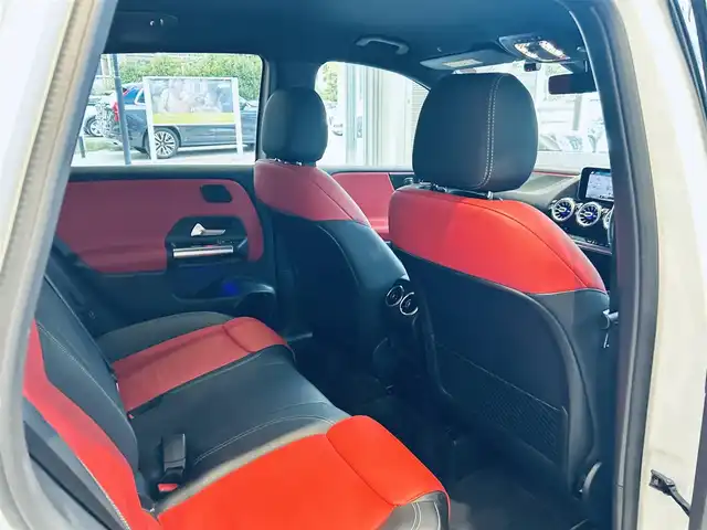 メルセデス・ベンツ Ｂ１８０ AMGライン 大阪府 2019(令1)年 1.5万km ポーラホワイト レザーエクスクルーシブP/アドバンスドP/レーダーセーフティP/HUD/ACC/純正ナビ/TV/360度カメラ/純正18インチAW/LEDヘッドライト/アンビエントライト/電動リアゲート/ブラインドスポット/赤黒革/メモリ付きパワーシート/シートヒーター/ワイヤレス充電