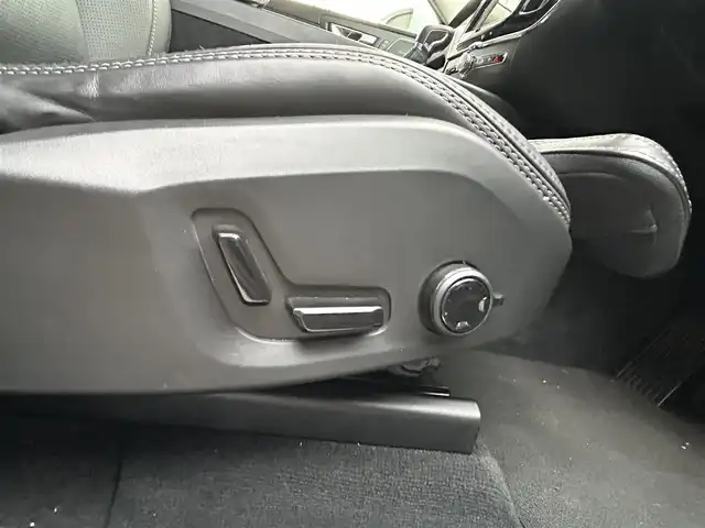 ボルボ ＸＣ６０ D4 AWD インスクリプション 青森県 2020(令2)年 2.6万km ブライトシルバーM 純正ナビ/(フルセグTV/CD/DVD/Bluetooth)/全周囲カメラ/ヘッドアップディスプレイ/前後ドライブレコーダー/全席シートヒーター/前席パワーシート/ルーフレール/サンルーフ/前後コーナーセンサー/レーンキープアシスト/ブラインドスポットモニター/パーキングアシスト/4WD/純正アルミホイール/純正フロアマット/スマートキー/スペアキー/オートライト/プッシュエンジンスタート