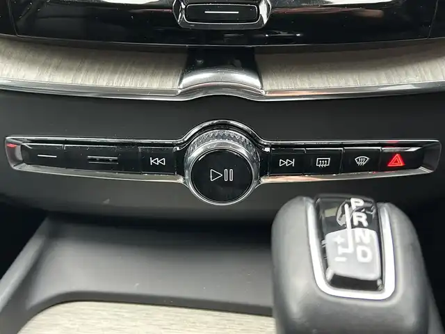 ボルボ ＸＣ６０ D4 AWD インスクリプション 青森県 2020(令2)年 2.6万km ブライトシルバーM 純正ナビ/(フルセグTV/CD/DVD/Bluetooth)/全周囲カメラ/ヘッドアップディスプレイ/前後ドライブレコーダー/全席シートヒーター/前席パワーシート/ルーフレール/サンルーフ/前後コーナーセンサー/レーンキープアシスト/ブラインドスポットモニター/パーキングアシスト/4WD/純正アルミホイール/純正フロアマット/スマートキー/スペアキー/オートライト/プッシュエンジンスタート