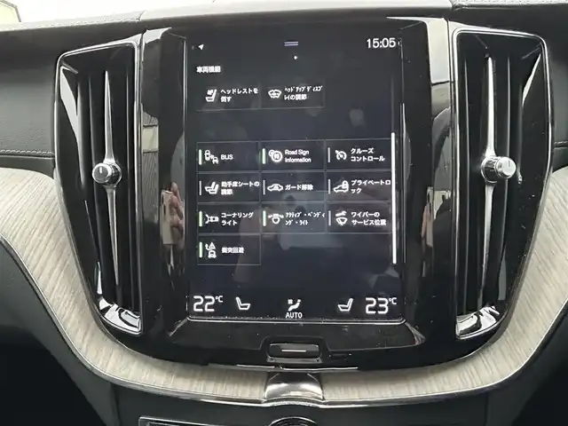 ボルボ ＸＣ６０ D4 AWD インスクリプション 青森県 2020(令2)年 2.6万km ブライトシルバーM 純正ナビ/(フルセグTV/CD/DVD/Bluetooth)/全周囲カメラ/ヘッドアップディスプレイ/前後ドライブレコーダー/全席シートヒーター/前席パワーシート/ルーフレール/サンルーフ/前後コーナーセンサー/レーンキープアシスト/ブラインドスポットモニター/パーキングアシスト/4WD/純正アルミホイール/純正フロアマット/スマートキー/スペアキー/オートライト/プッシュエンジンスタート