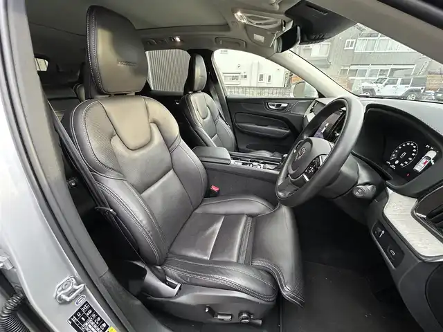 ボルボ ＸＣ６０ D4 AWD インスクリプション 青森県 2020(令2)年 2.6万km ブライトシルバーM 純正ナビ/(フルセグTV/CD/DVD/Bluetooth)/全周囲カメラ/ヘッドアップディスプレイ/前後ドライブレコーダー/全席シートヒーター/前席パワーシート/ルーフレール/サンルーフ/前後コーナーセンサー/レーンキープアシスト/ブラインドスポットモニター/パーキングアシスト/4WD/純正アルミホイール/純正フロアマット/スマートキー/スペアキー/オートライト/プッシュエンジンスタート
