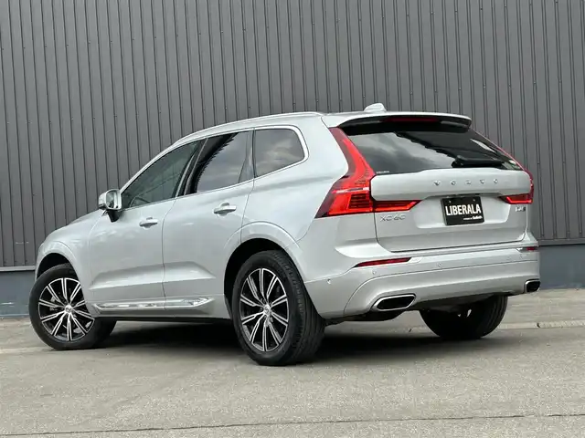 ボルボ ＸＣ６０ D4 AWD インスクリプション 青森県 2020(令2)年 2.6万km ブライトシルバーM 純正ナビ/(フルセグTV/CD/DVD/Bluetooth)/全周囲カメラ/ヘッドアップディスプレイ/前後ドライブレコーダー/全席シートヒーター/前席パワーシート/ルーフレール/サンルーフ/前後コーナーセンサー/レーンキープアシスト/ブラインドスポットモニター/パーキングアシスト/4WD/純正アルミホイール/純正フロアマット/スマートキー/スペアキー/オートライト/プッシュエンジンスタート
