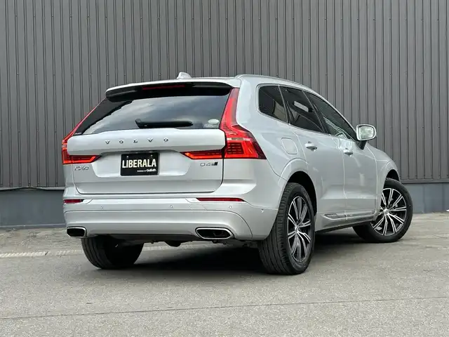 ボルボ ＸＣ６０ D4 AWD インスクリプション 青森県 2020(令2)年 2.6万km ブライトシルバーM 純正ナビ/(フルセグTV/CD/DVD/Bluetooth)/全周囲カメラ/ヘッドアップディスプレイ/前後ドライブレコーダー/全席シートヒーター/前席パワーシート/ルーフレール/サンルーフ/前後コーナーセンサー/レーンキープアシスト/ブラインドスポットモニター/パーキングアシスト/4WD/純正アルミホイール/純正フロアマット/スマートキー/スペアキー/オートライト/プッシュエンジンスタート