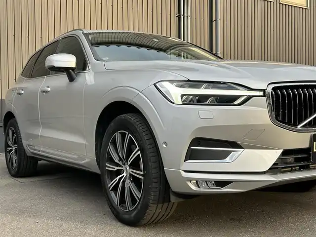 ボルボ ＸＣ６０ D4 AWD インスクリプション 青森県 2020(令2)年 2.6万km ブライトシルバーM 純正ナビ/(フルセグTV/CD/DVD/Bluetooth)/全周囲カメラ/ヘッドアップディスプレイ/前後ドライブレコーダー/全席シートヒーター/前席パワーシート/ルーフレール/サンルーフ/前後コーナーセンサー/レーンキープアシスト/ブラインドスポットモニター/パーキングアシスト/4WD/純正アルミホイール/純正フロアマット/スマートキー/スペアキー/オートライト/プッシュエンジンスタート