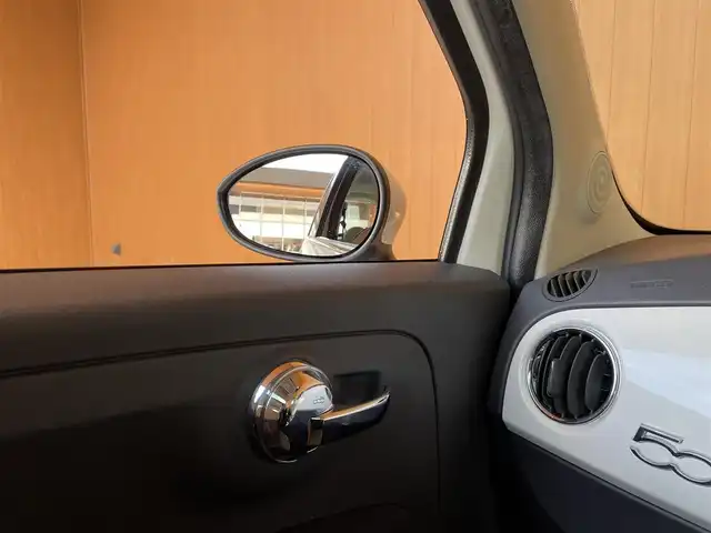 フィアット ５００ ツインエア ラウンジ 愛知県 2016(平28)年 2万km ボサノバホワイト 社外メモリナビ/バックカメラ/フルセグTV/CD/DVD再生/Bluetooth/ガラスルーフ/HIDヘッドライト/純正15インチアルミホイル/アイドリングストップ/ステアリングスイッチ/ETC/フロント/リアフォグライト/ドラレコ