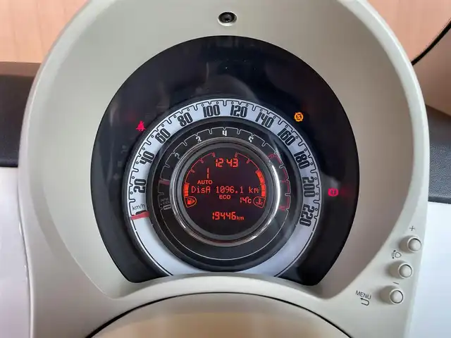 フィアット ５００ ツインエア ラウンジ 愛知県 2016(平28)年 2万km ボサノバホワイト 社外メモリナビ/バックカメラ/フルセグTV/CD/DVD再生/Bluetooth/ガラスルーフ/HIDヘッドライト/純正15インチアルミホイル/アイドリングストップ/ステアリングスイッチ/ETC/フロント/リアフォグライト/ドラレコ