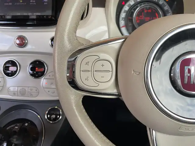 フィアット ５００ ツインエア ラウンジ 愛知県 2016(平28)年 2万km ボサノバホワイト 社外メモリナビ/バックカメラ/フルセグTV/CD/DVD再生/Bluetooth/ガラスルーフ/HIDヘッドライト/純正15インチアルミホイル/アイドリングストップ/ステアリングスイッチ/ETC/フロント/リアフォグライト/ドラレコ