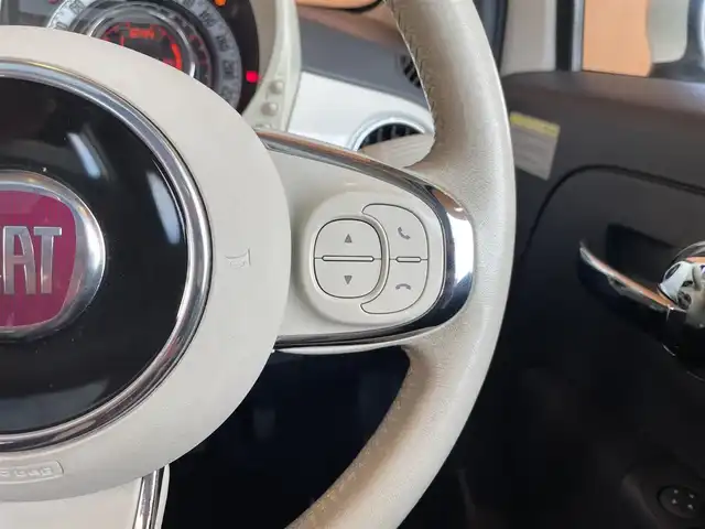 フィアット ５００ ツインエア ラウンジ 愛知県 2016(平28)年 2万km ボサノバホワイト 社外メモリナビ/バックカメラ/フルセグTV/CD/DVD再生/Bluetooth/ガラスルーフ/HIDヘッドライト/純正15インチアルミホイル/アイドリングストップ/ステアリングスイッチ/ETC/フロント/リアフォグライト/ドラレコ