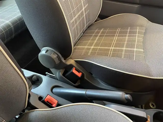 フィアット ５００ ツインエア ラウンジ 愛知県 2016(平28)年 2万km ボサノバホワイト 社外メモリナビ/バックカメラ/フルセグTV/CD/DVD再生/Bluetooth/ガラスルーフ/HIDヘッドライト/純正15インチアルミホイル/アイドリングストップ/ステアリングスイッチ/ETC/フロント/リアフォグライト/ドラレコ