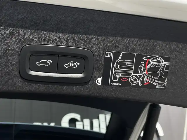 ボルボ ＸＣ４０ T4 AWD インスクリプション 長野県 2018(平30)年 3.3万km 白 レザーシート /クリスタルノブ /純正ナビ（AM/FM/BT/TV） /harman/kardonサウンド/ACC/LKA /BSM /360°カメラ /CarPlay /全席シートヒーター /Pシート（D席/N席） /PWBドア /LEDヘッドライト /４WD /プッシュスタート /ETC /アイドリングストップ