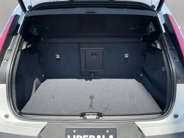 ボルボ ＸＣ４０ T4 AWD インスクリプション 長野県 2018(平30)年 3.3万km 白 レザーシート /クリスタルノブ /純正ナビ（AM/FM/BT/TV） /harman/kardonサウンド/ACC/LKA /BSM /360°カメラ /CarPlay /全席シートヒーター /Pシート（D席/N席） /PWBドア /LEDヘッドライト /４WD /プッシュスタート /ETC /アイドリングストップ