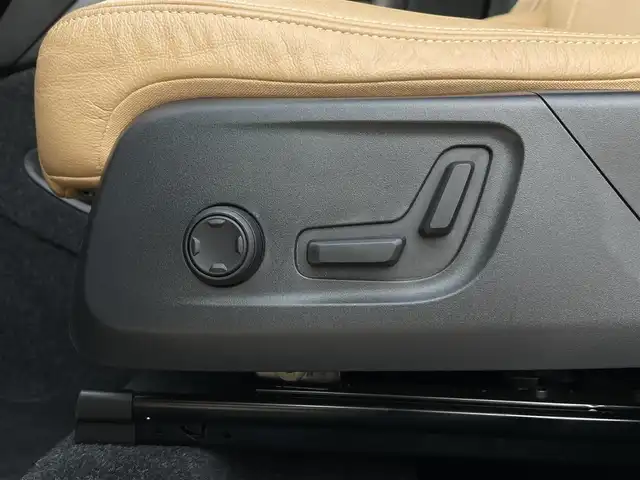 ボルボ ＸＣ４０ T4 AWD インスクリプション 長野県 2018(平30)年 3.3万km 白 レザーシート /クリスタルノブ /純正ナビ（AM/FM/BT/TV） /harman/kardonサウンド/ACC/LKA /BSM /360°カメラ /CarPlay /全席シートヒーター /Pシート（D席/N席） /PWBドア /LEDヘッドライト /４WD /プッシュスタート /ETC /アイドリングストップ