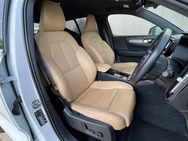 ボルボ ＸＣ４０ T4 AWD インスクリプション 長野県 2018(平30)年 3.3万km 白 レザーシート /クリスタルノブ /純正ナビ（AM/FM/BT/TV） /harman/kardonサウンド/ACC/LKA /BSM /360°カメラ /CarPlay /全席シートヒーター /Pシート（D席/N席） /PWBドア /LEDヘッドライト /４WD /プッシュスタート /ETC /アイドリングストップ