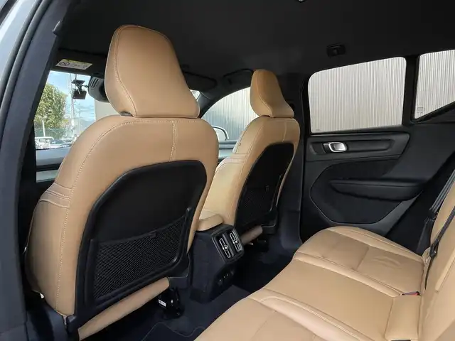 ボルボ ＸＣ４０ T4 AWD インスクリプション 長野県 2018(平30)年 3.3万km 白 レザーシート /クリスタルノブ /純正ナビ（AM/FM/BT/TV） /harman/kardonサウンド/ACC/LKA /BSM /360°カメラ /CarPlay /全席シートヒーター /Pシート（D席/N席） /PWBドア /LEDヘッドライト /４WD /プッシュスタート /ETC /アイドリングストップ