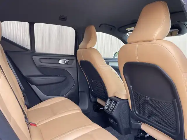 ボルボ ＸＣ４０ T4 AWD インスクリプション 長野県 2018(平30)年 3.3万km 白 レザーシート /クリスタルノブ /純正ナビ（AM/FM/BT/TV） /harman/kardonサウンド/ACC/LKA /BSM /360°カメラ /CarPlay /全席シートヒーター /Pシート（D席/N席） /PWBドア /LEDヘッドライト /４WD /プッシュスタート /ETC /アイドリングストップ