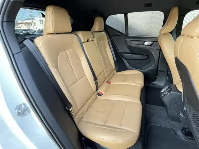 ボルボ ＸＣ４０ T4 AWD インスクリプション 長野県 2018(平30)年 3.3万km 白 レザーシート /クリスタルノブ /純正ナビ（AM/FM/BT/TV） /harman/kardonサウンド/ACC/LKA /BSM /360°カメラ /CarPlay /全席シートヒーター /Pシート（D席/N席） /PWBドア /LEDヘッドライト /４WD /プッシュスタート /ETC /アイドリングストップ